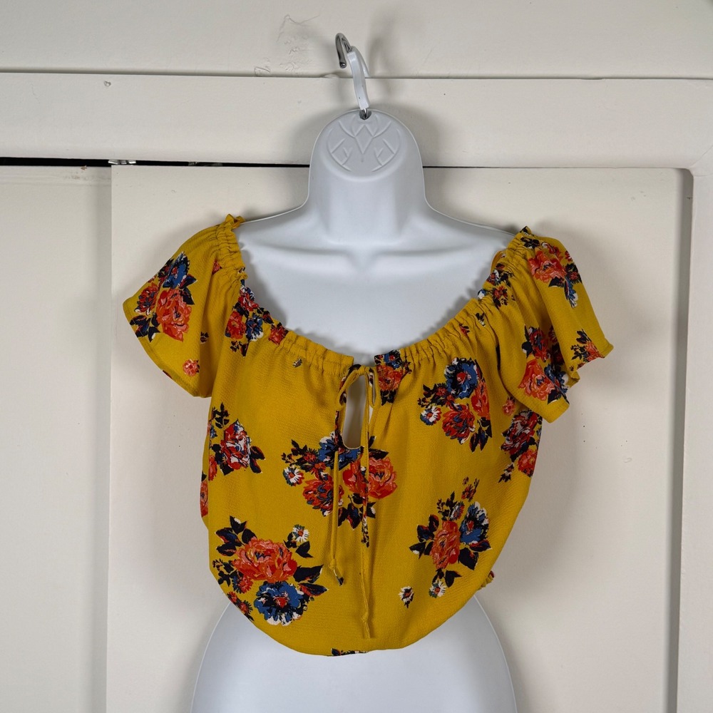 Lily White Floral Off Shoulder Keyhole Tie Crop Top size M SS